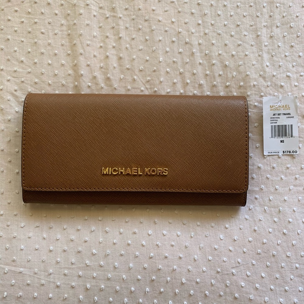 NWT Jet Set Michael Kors Wallet